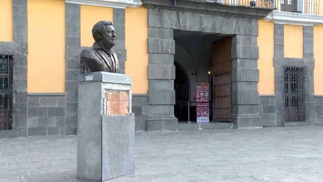 Busto de Placido Domingo amaneció sin su placa. Foto: Alfredo Santos N+