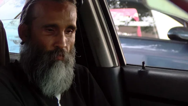 cesar vive en un coche con su hermano fernando