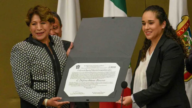 Delfina Gómez al recibir la constancia de mayoría