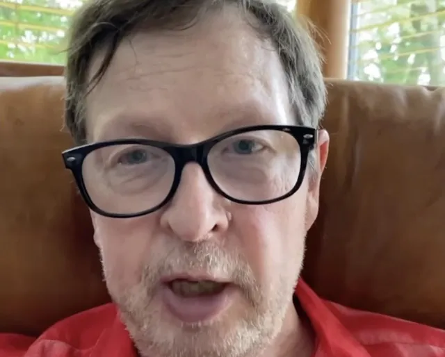 Lars von Trier publica video donde busca novia