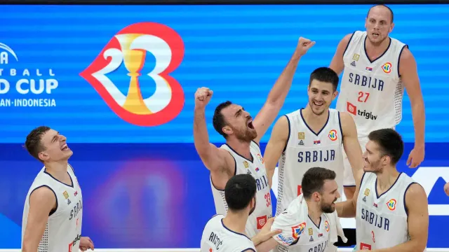 Serbia se instaló en la gran final pese a no contar con su máxima figura Nikola Jokic. Foto: AP