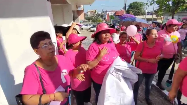 Pacientes aseguran que para ser tratadas tienen que viajar a otras ciudades del país | Foto: Mónica Ricardez | N+