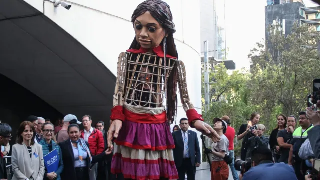 Senadores se mostraron asombrados con la visita de la marioneta. Foto: Cuartoscuro