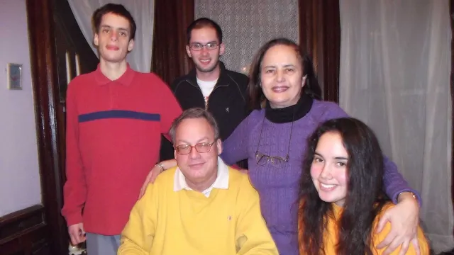Nohema Graber junto a su marido y sus tres hijos