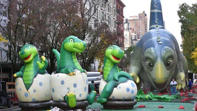 Entre los globos que se estrenan este año figura el lagarto Leo, de una película de Netflix. Foto: AP