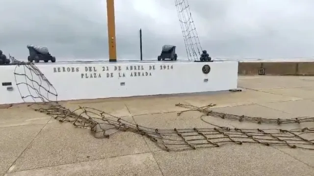 Daños causado por las fuertes rachas de viento a la plaza de la armada | Foto: Mónica Ricardez | N+