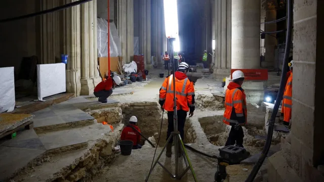 Hallan tumbas en catedral de Notre-Dame en París