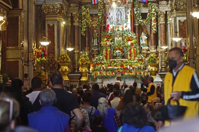 Atrio de la Basílica de Guadalupe en 12 de diciembre