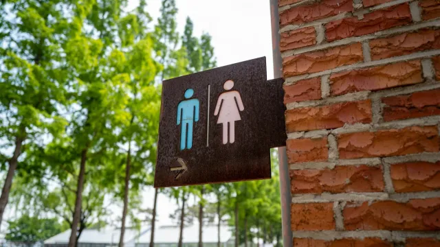 Baños públicos en establecimiento