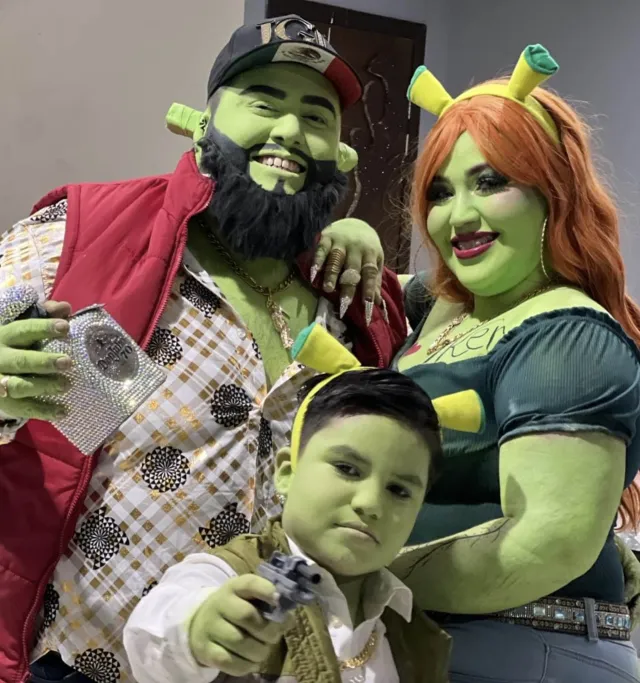 La ‘Familia Buchona’ de Shrek impresiona al carnaval de Tampico