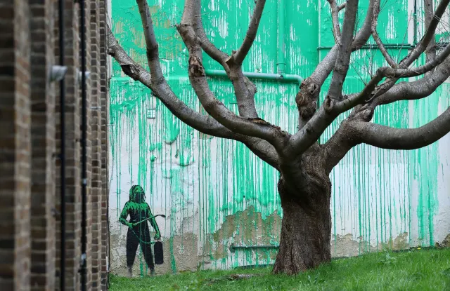 El mural de Banksy representa el follaje de un árbol