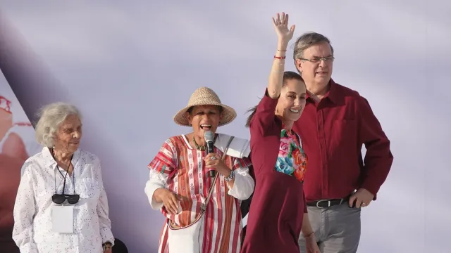  Claudia Sheinbaum fue arropada en el arranque de campaña en el Zócalo capitalino. Foto: Cuartoscuro