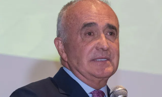 Pedro Ferriz de Con quedó atrapado entre los escombros