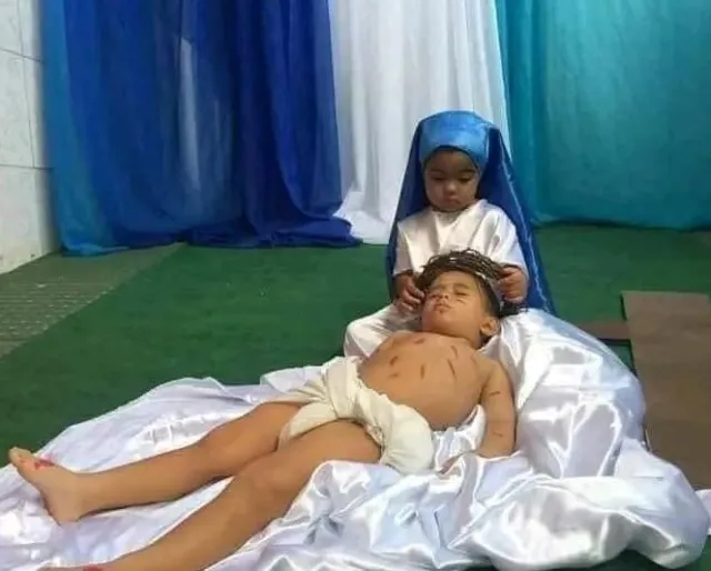  Niños de Kínder Hacen Pasión de Cristo