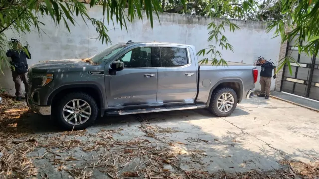 Camioneta asegurada en un cateo en la colonia centro de Tuxpan, Veracruz | Foto: FGR