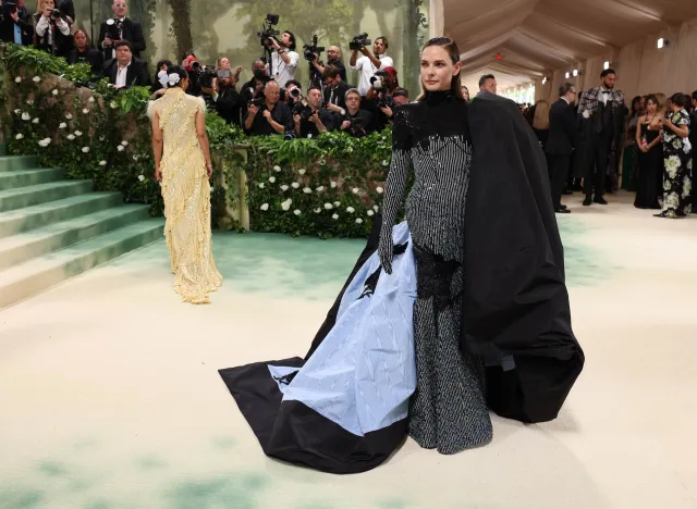 Rebeca Ferguson en la Met Gala 2024