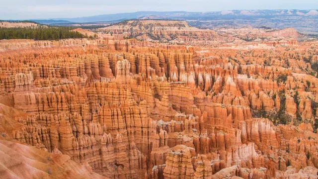 El Bryce Canyon National Park obtiene su forma de la congelación y descongelación del agua, así como de la erosión por las lluvias. 