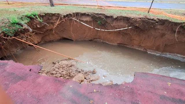 Lluvias en Nuevo Laredo Han Generado que en Algunas Calles se Abran Socavones