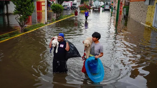 El contacto del agua con la piel permite que la bacteria dañe el organismo. Foto: Cuartoscuro