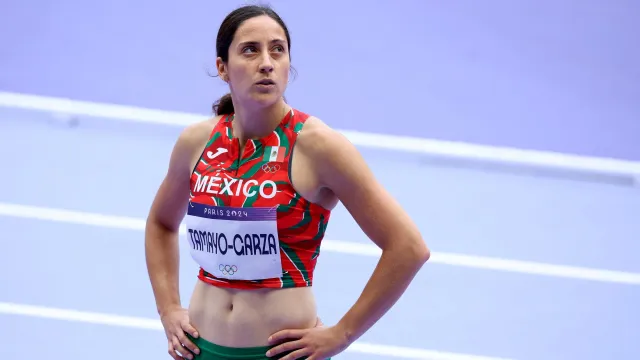 Cecilia Tamayo observa su posición tras correr los 100 metros planos. Foto: Reuters