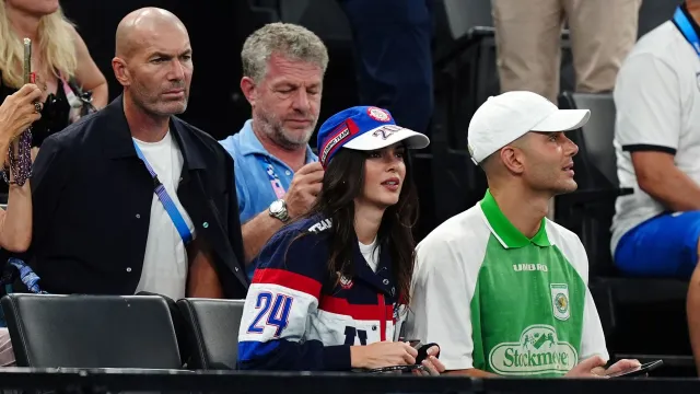 Zinedine Zidane y Kendall Jenner no se quisieron perder la actuación de Simone Biles. Foto AP