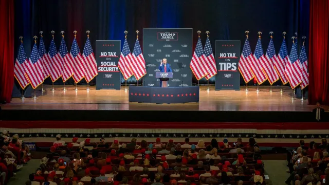 Donald Trump habla en mitin en Carolina del Norte el 14 de agosto de 2024. Foto: EFE