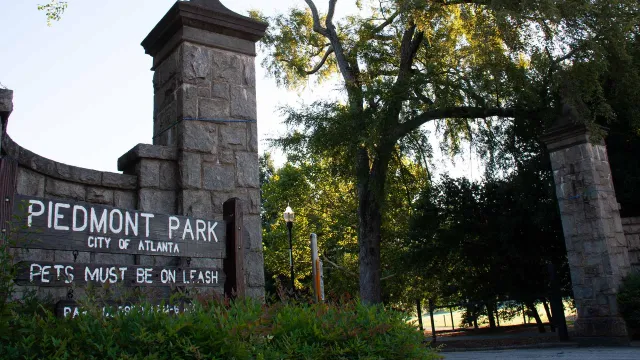 Piedmont Park es uno de los sitios turísticos más visitados en la capital de Georgia. 