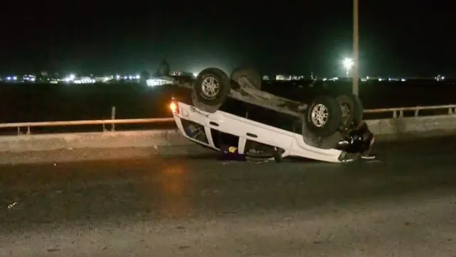 Camioneta volcada en Ciudad Juárez