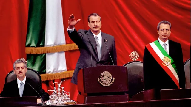 Vicente Fox con Ernesto Zedillo en la transición de poder. Foto: Cuartoscuro| Archivo