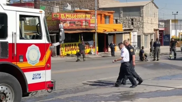 Incendio en Local de Pollos Causa Gran Humareda en Chihuahua