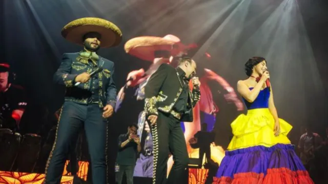 Ángela Aguilar usó un vestido con los colores nacionales de Colombia. Foto: Instagram @angela_aguilar_