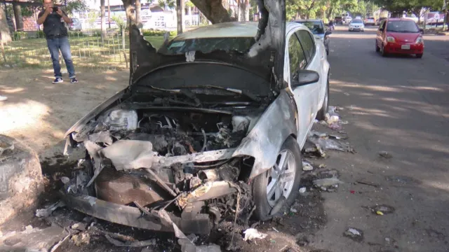 Un vehículo terminó calcinado durante las fiestas a San Judas Tadeo