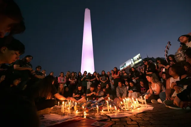 Fans de Liam Payne se reunieron en el Obelisco para despedirlo