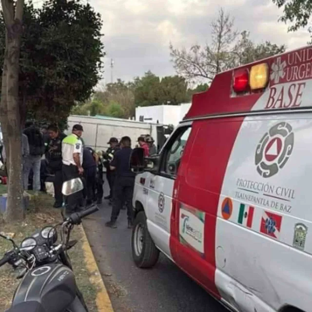 Microbús a Exceso de Velocidad Vuelca y Deja 15 Lesionados en Tlalnepantla; Chofer se Fugó