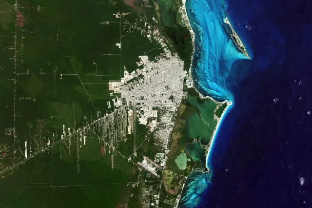 Imagen de satélite de la NASA de Cancún, en 2019