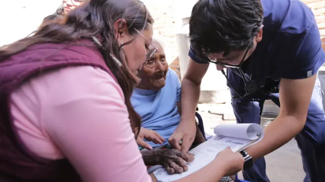 El Programa Médico Imparable ayuda a adultos mayores y discapacitados. Foto: Franco Arteaga | N+