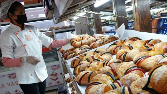 En algunas panaderías solo se producen roscas de Reyes durante el 5 y 6 de enero. Foto: Cuartoscuro | Archivo