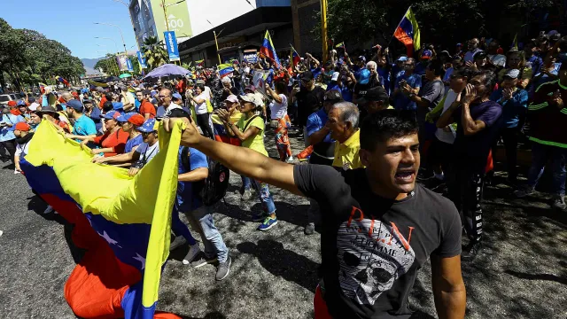 Movilización de partidarios de la oposición en Valencia, Venezuela. Foto: Reuters