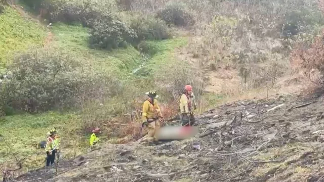 Bomberos Usaron un Sistema de Cuerdas para Rescatan a Víctimas de Volcadura en Tijuana