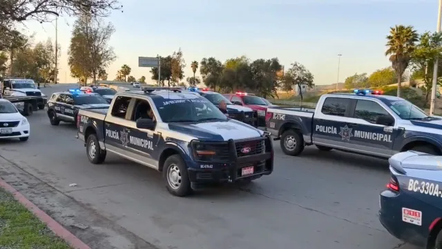 El Choque de una Cybertruck en Tijuana Causó Una Gran Movilización de la Policía