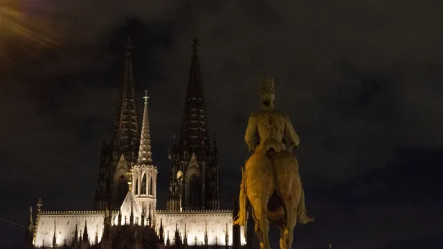 Catedral de Colonia, en Alemania, sin luz. Foto: AFP