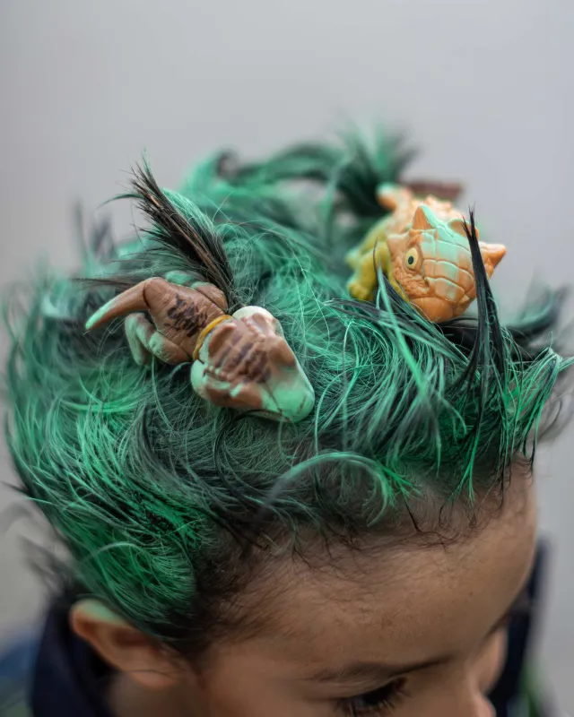 Los dinosaurios tampoco pueden faltar en los looks. Foto: N+
