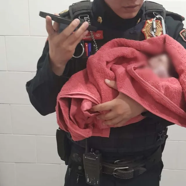 Abandonan a Bebé en Baños de Bodega Aurrerá en CDMX