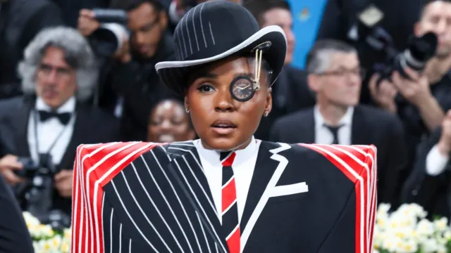 Janelle Monáe posa para la alfombra roja de la MET GALA 2025. Foto: EFE