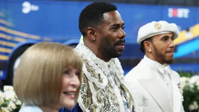 Colman Domingo y Lewis Hamilton en la alfombra roja de la MET GALA 2025. Foto: EFE