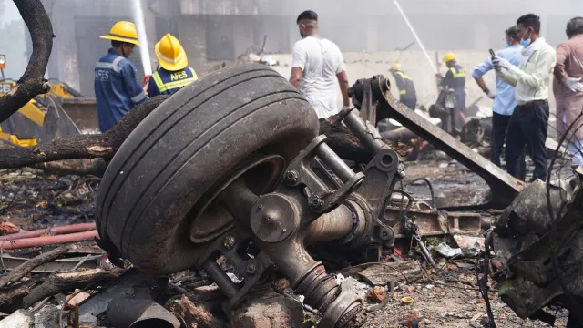 El vuelo AI171 quedó completamente destrozado, cerca del aeropuerto de Ahmedabad