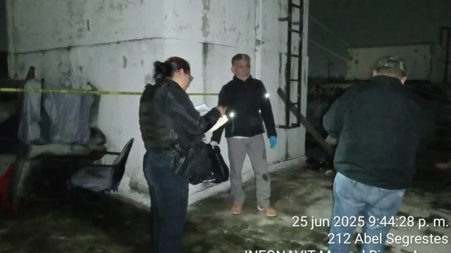 Fiscalía se lleva cuerpo de perrita abandonada en azotea