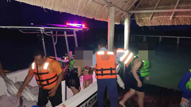 Rescate de turistas en Laguna de Bacalar