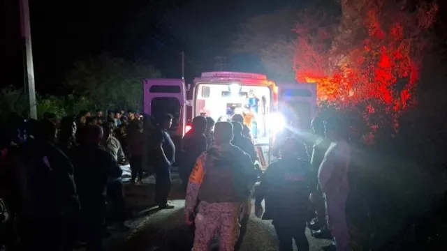 Al menos 30 persoans viajaban con destino a Tlapa cuando el autobús cayó al río. Foto: Gobierno de Tlapa