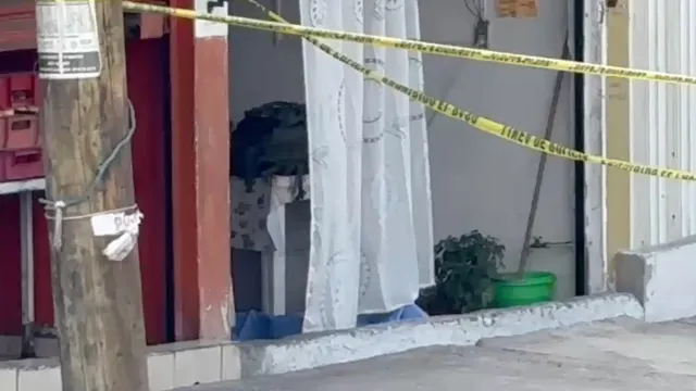 Policía custodio muerto en una cocina económica de Puebla. Foto: Cristóbal Lobato | N+